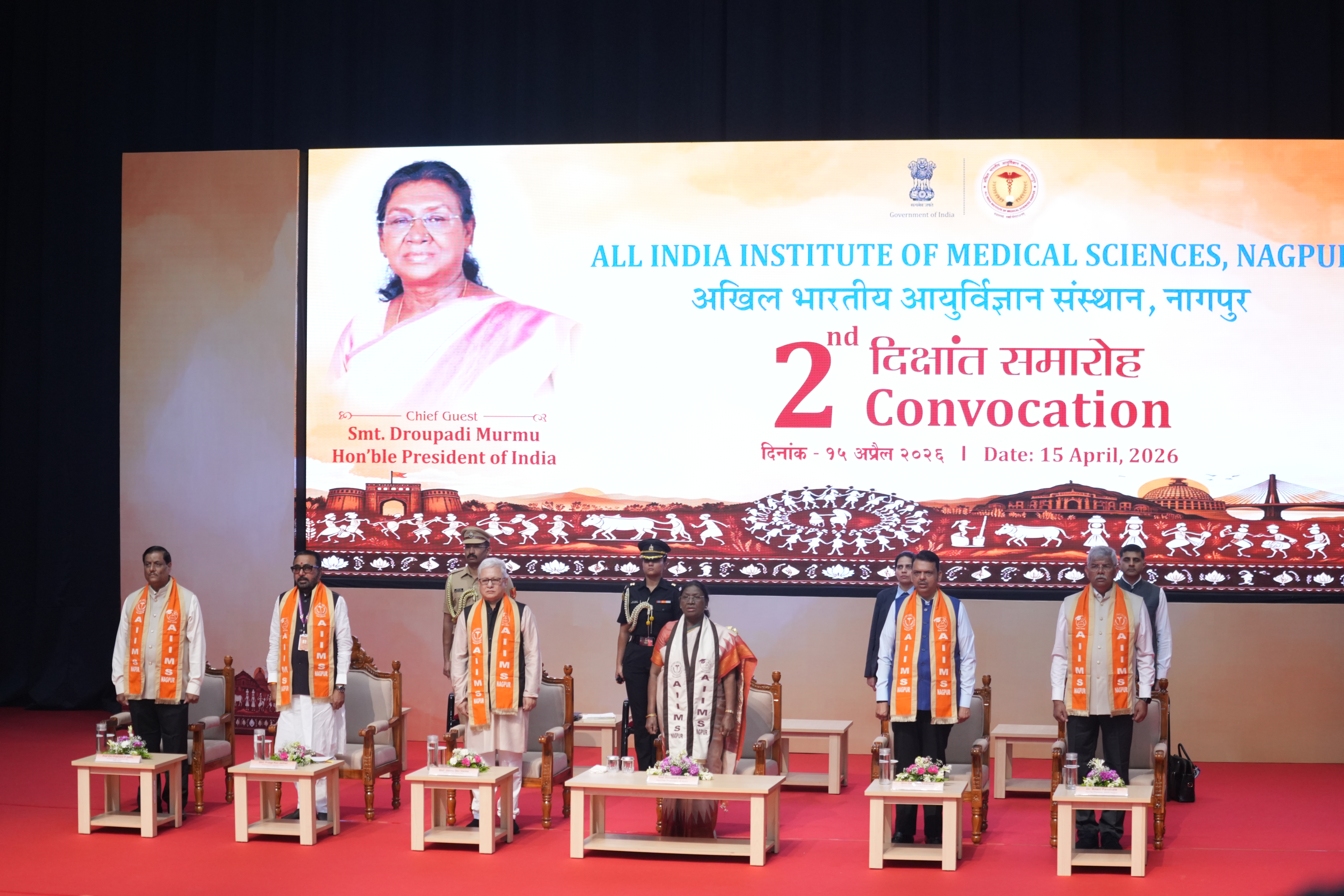 The speaker being facilates by Honourable Executive Director Dr. Hanumantha Rao at AIIMS Nagpur