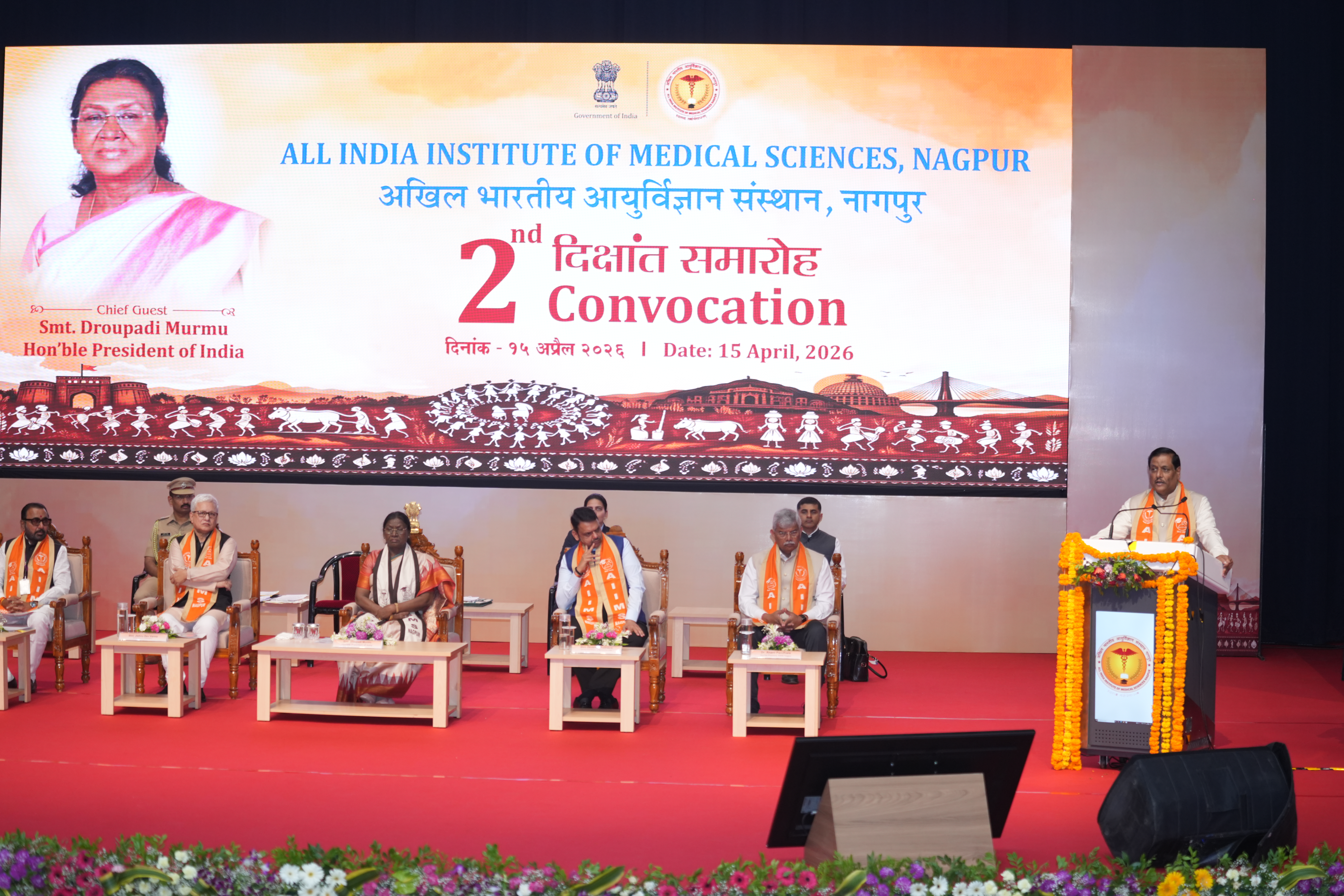The speaker being facilates by Honourable Executive Director Dr. Hanumantha Rao at AIIMS Nagpur