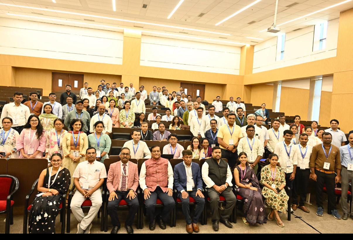 The speaker being facilates by Honourable Executive Director Dr. Hanumantha Rao at AIIMS Nagpur