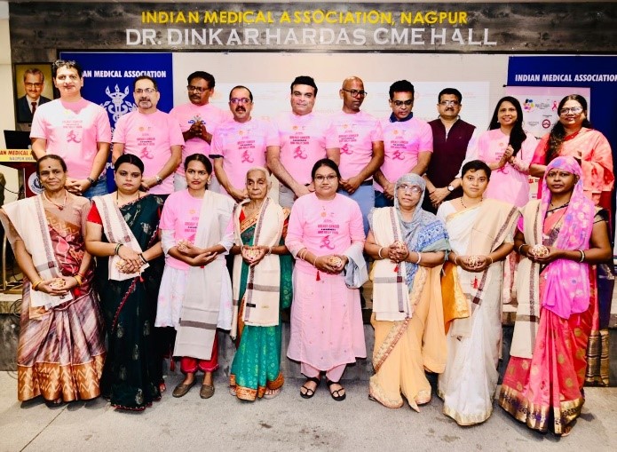 The speaker being facilates by Honourable Executive Director Dr. Hanumantha Rao at AIIMS Nagpur