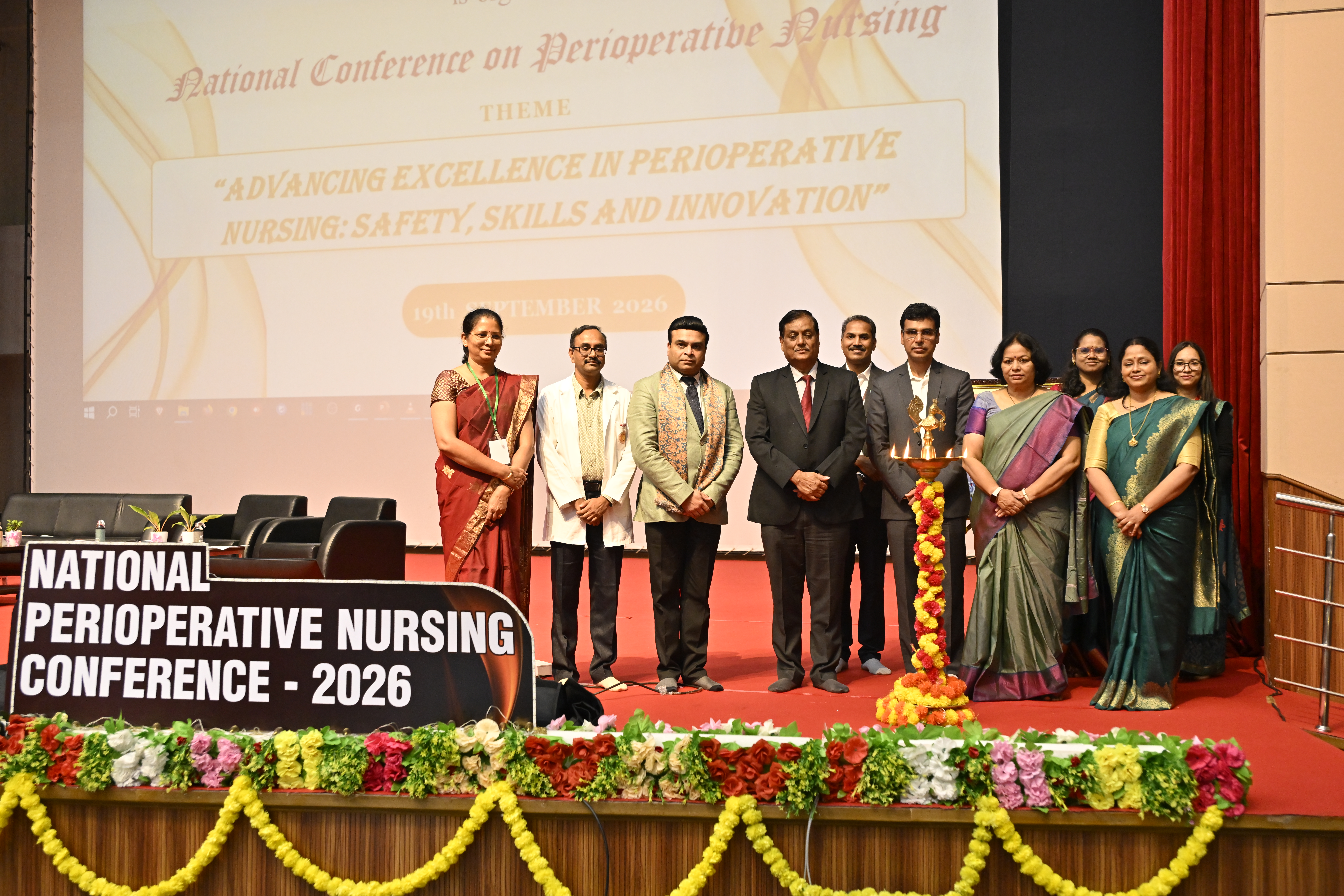 The speaker being facilates by Honourable Executive Director Dr. Hanumantha Rao at AIIMS Nagpur