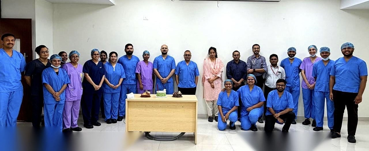 The speaker being facilates by Honourable Executive Director Dr. Hanumantha Rao at AIIMS Nagpur