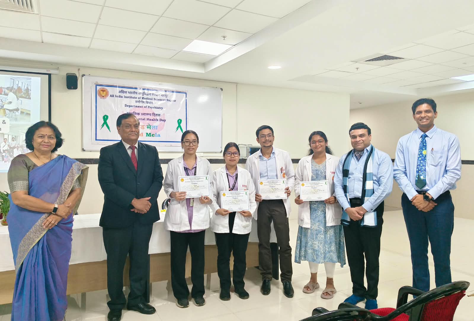 The speaker being facilates by Honourable Executive Director Dr. Hanumantha Rao at AIIMS Nagpur